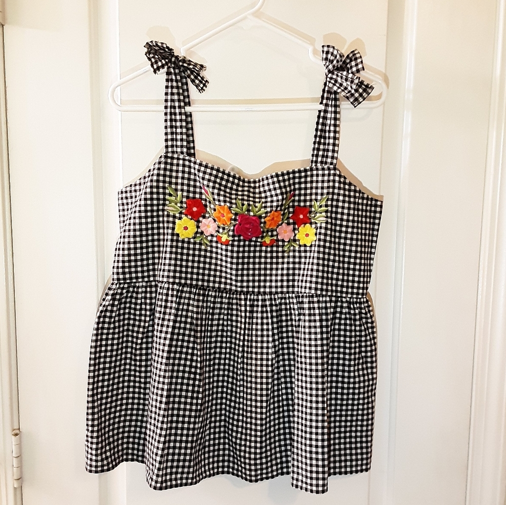Arizona embroidered cotton size 22 black and white checkered pinafore top